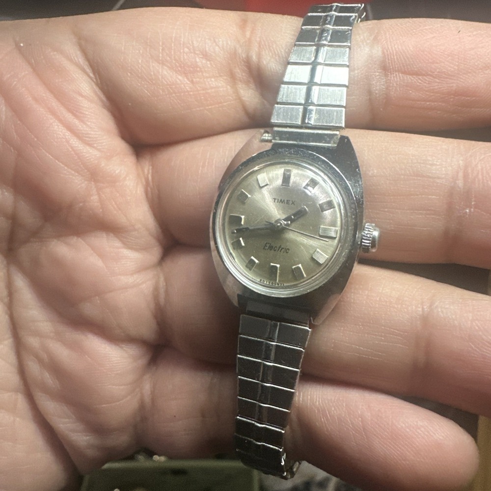 Working VTG Timex Electric Ladies Watch Silver Tone Quartz 22mm Fit 6.5in"‎ Rare